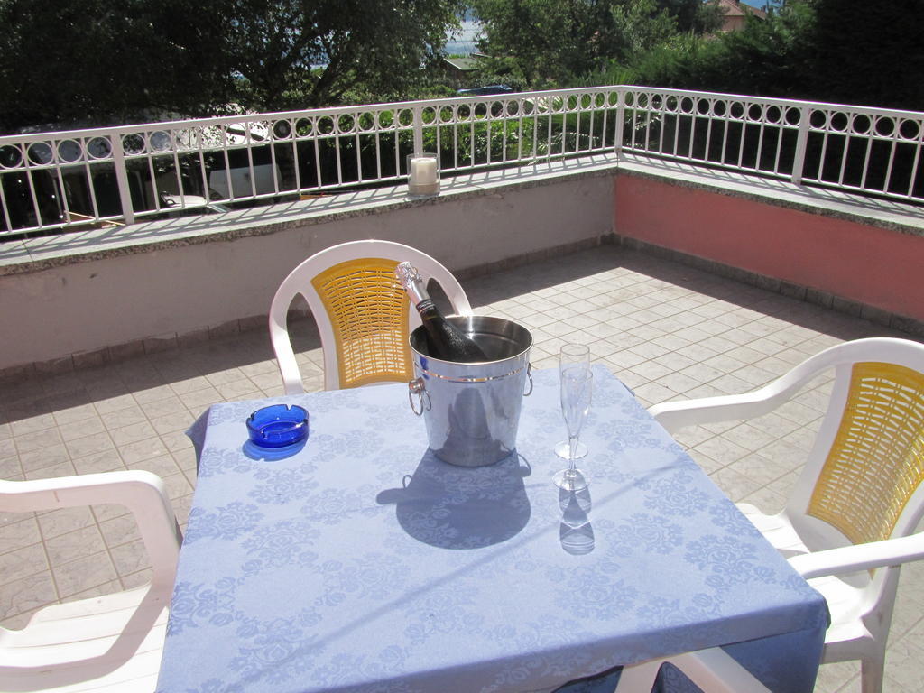 Residence Laguna Beach Pianello Del Lario Екстериор снимка