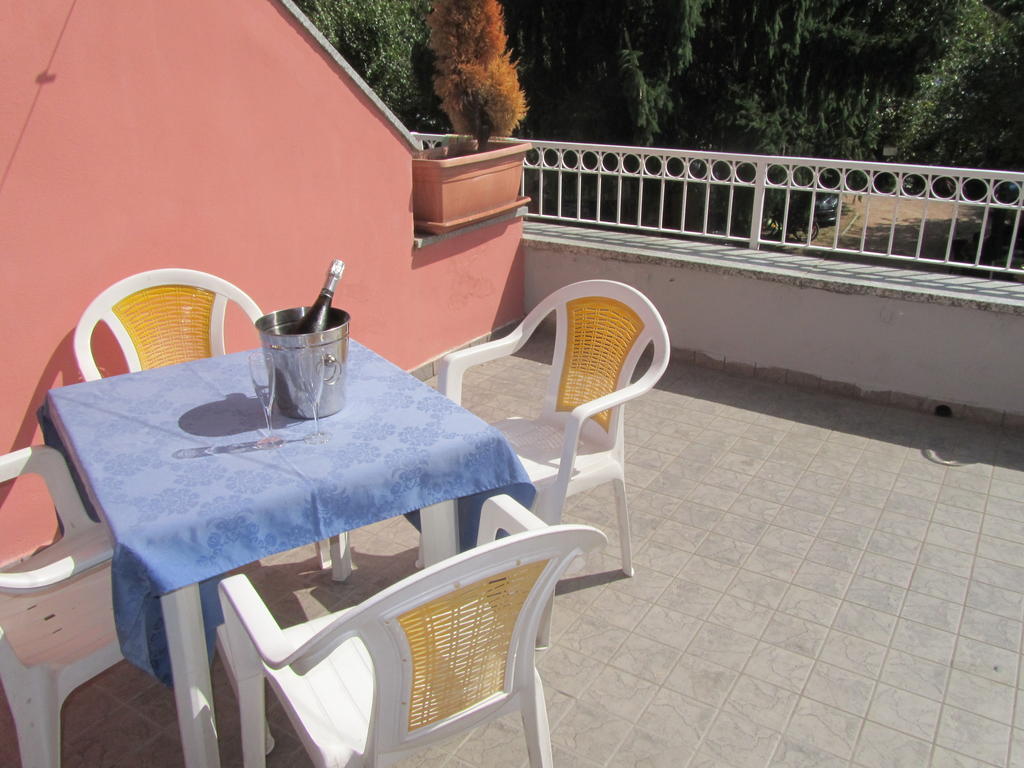 Residence Laguna Beach Pianello Del Lario Екстериор снимка