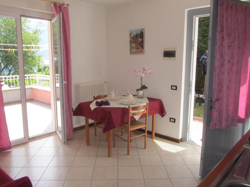 Residence Laguna Beach Pianello Del Lario Екстериор снимка