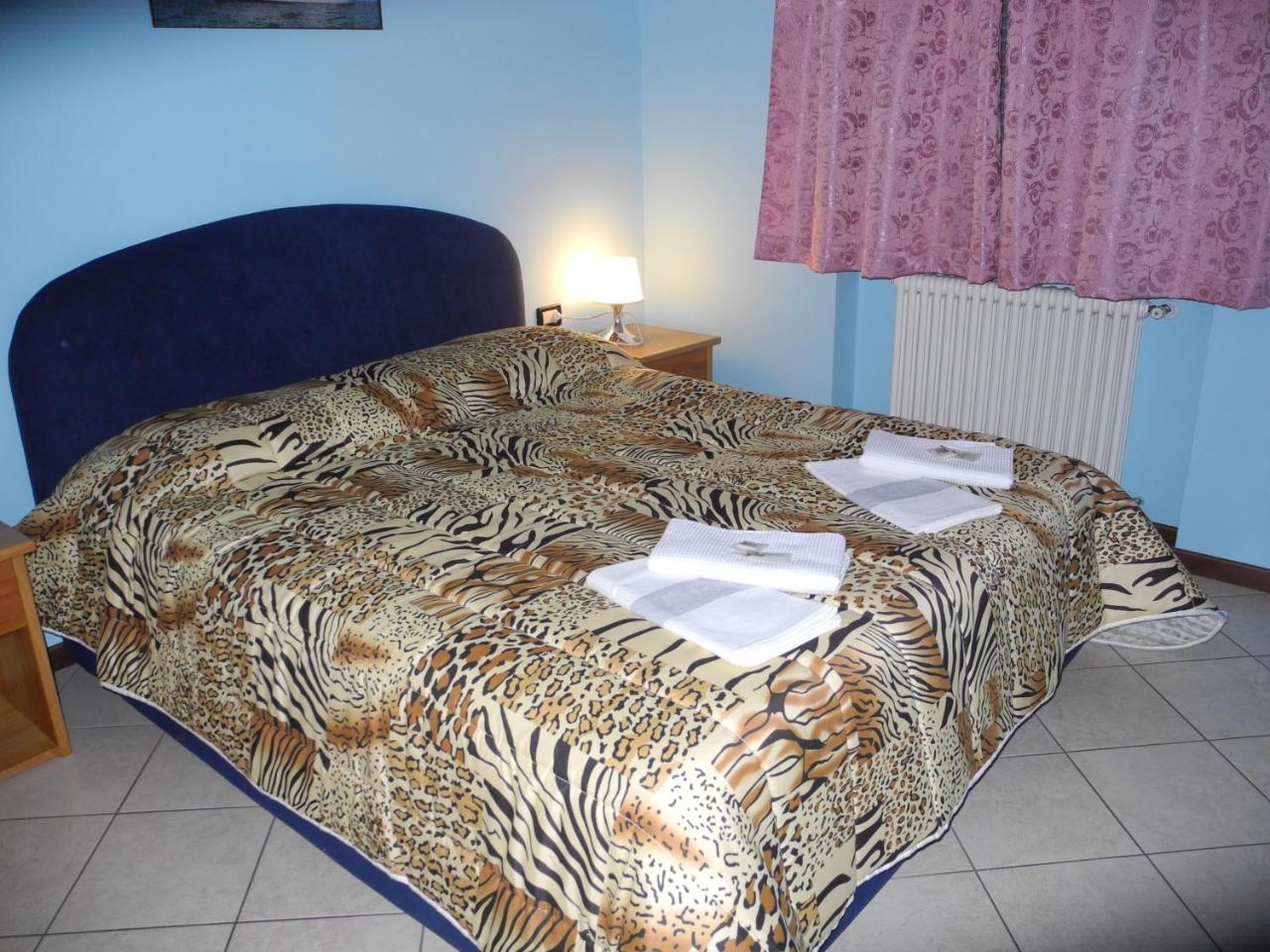 Residence Laguna Beach Pianello Del Lario Екстериор снимка