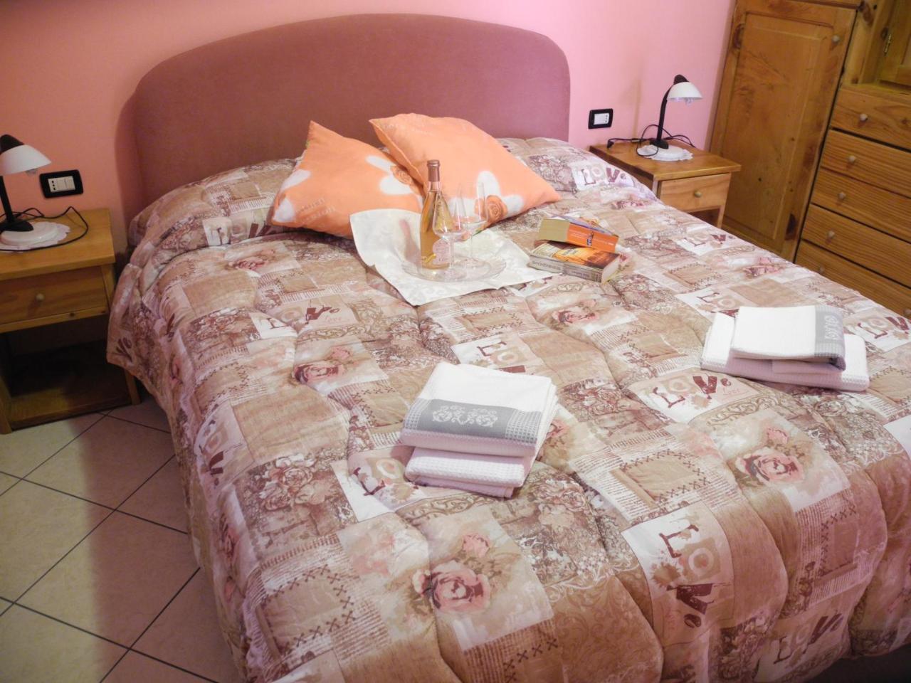 Residence Laguna Beach Pianello Del Lario Екстериор снимка