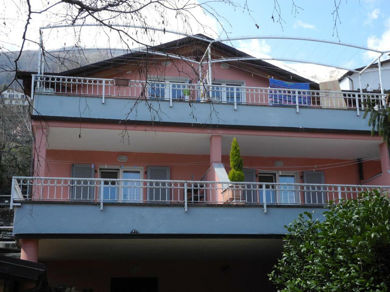 Residence Laguna Beach Pianello Del Lario Екстериор снимка